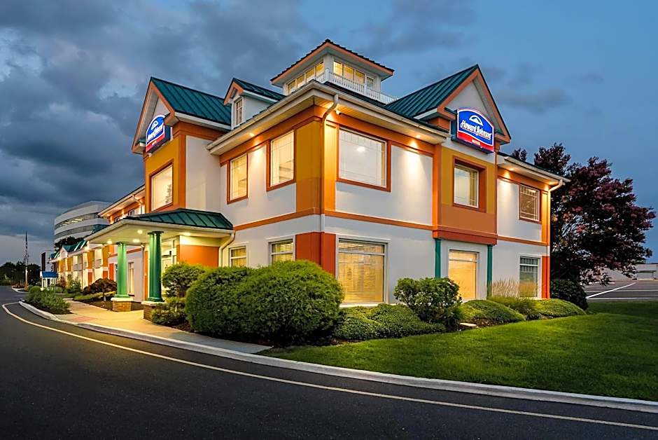 Howard Johnson Hotel by Wyndham Toms River