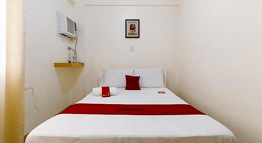 RedDoorz @ Golden Skye Hotel Guagua