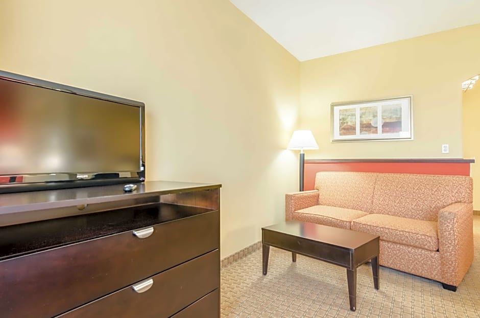  Comfort Suites Salina South