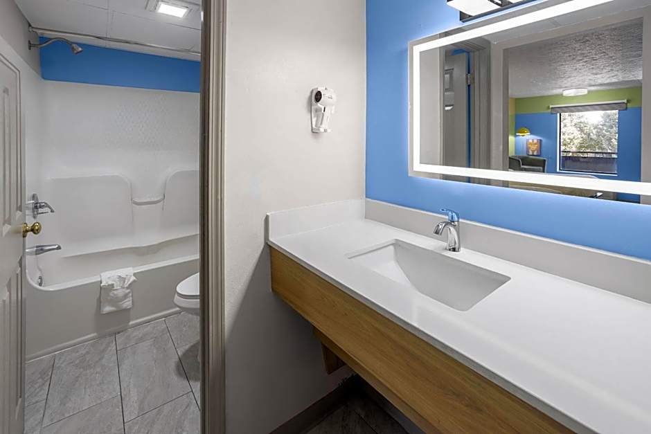 Days Inn By Wyndham Pigeon Forge South