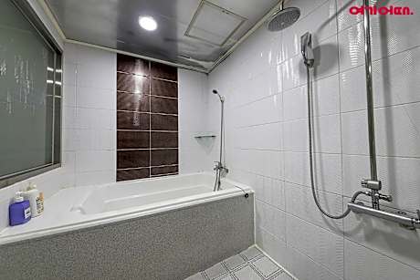 Twin Room with Private Bathroom
