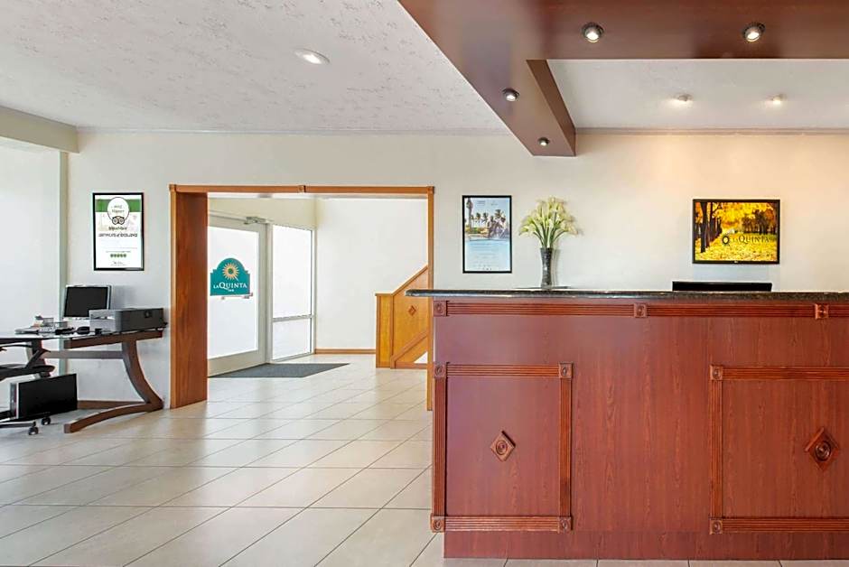 La Quinta Inn & Suites by Wyndham Clearwater Central