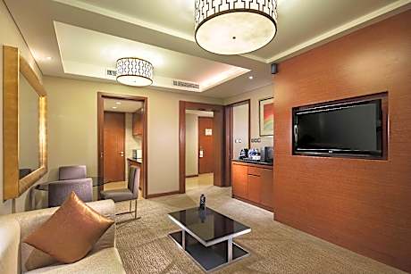 1 King Bed Executive Suite With Lounge Access