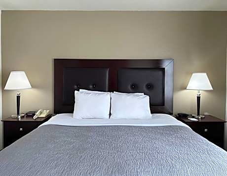King Suite - Disability Access/Non-Smoking
