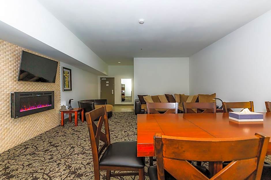 Regalia Hotel & Conference Center