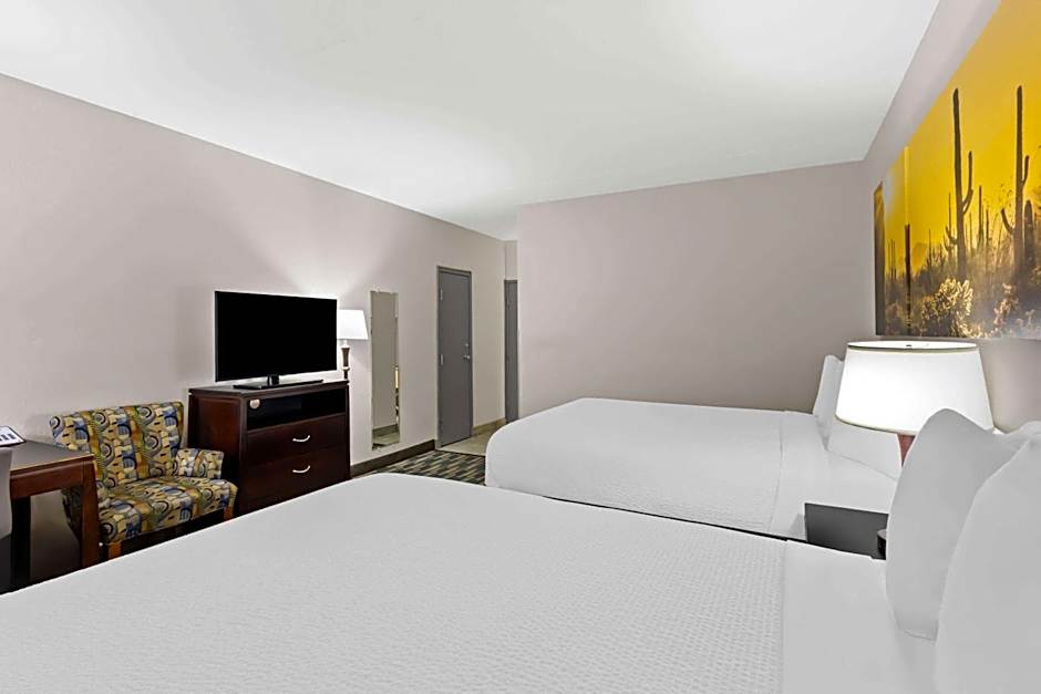 Days Inn & Suites by Wyndham Mesa Near Phoenix