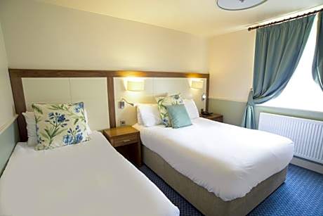 Family Room (2 Adults + 1 Child)