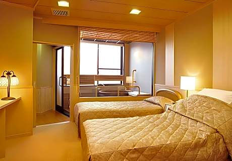 Lake View Japanese Western Room with View Bath and adjacent Twin room