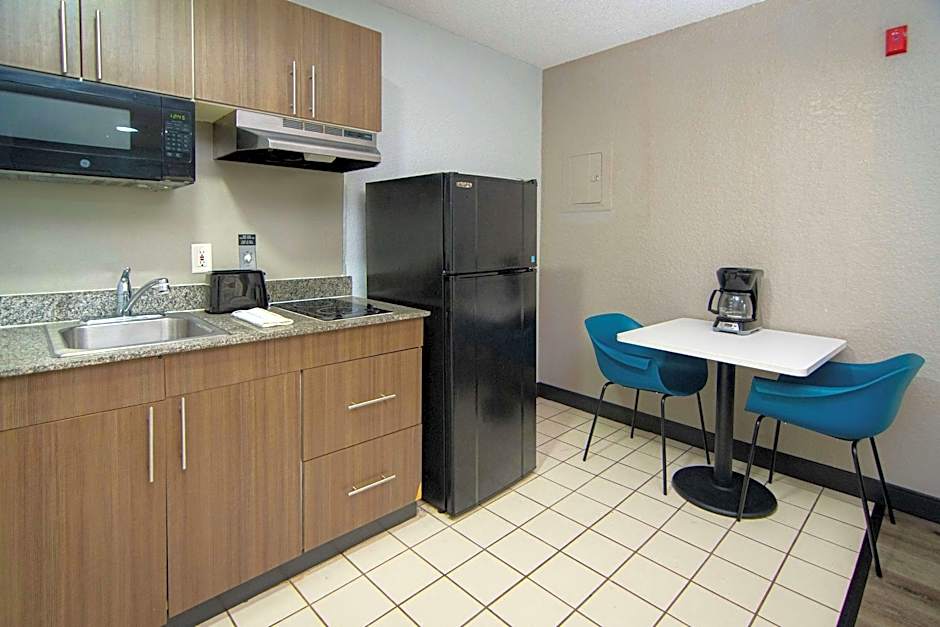 Studio 6 Extended Stay - West Palm Beach, FL