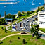 Broadwater Shores Waterfront Apartments