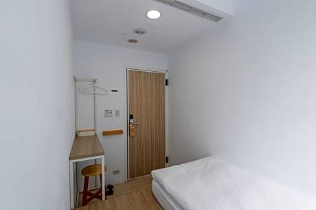 Single Room with Shared Bathroom