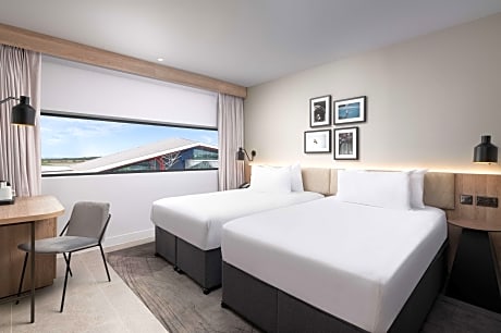 2 Twin Beds Room Track Facing