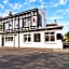Old Oak Tree Inn