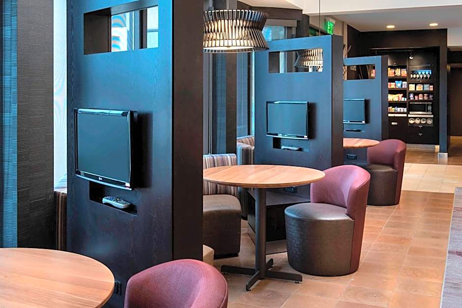 Courtyard by Marriott Chicago Naperville