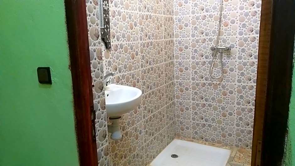 Merzouga Quiet apart &camels trecking