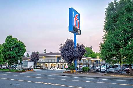 Motel 6-Salem, OR