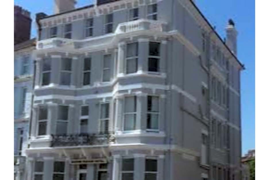 OYO Marine Parade Hotel, Eastbourne Pier