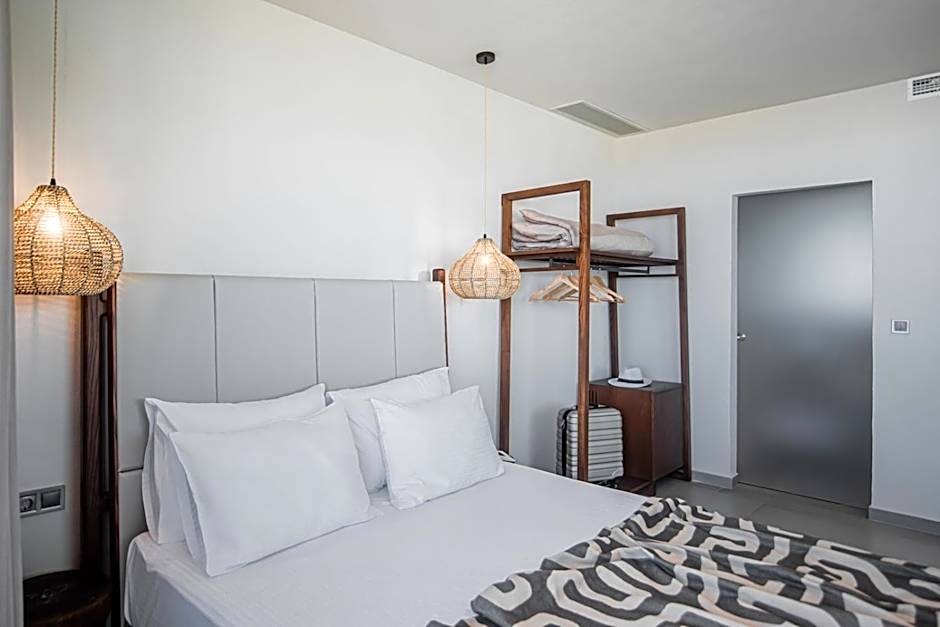 King's & Queen's Afitos - Suites With Private Pool