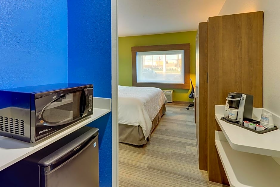 Holiday Inn Express Cincinnati North - Monroe By IHG