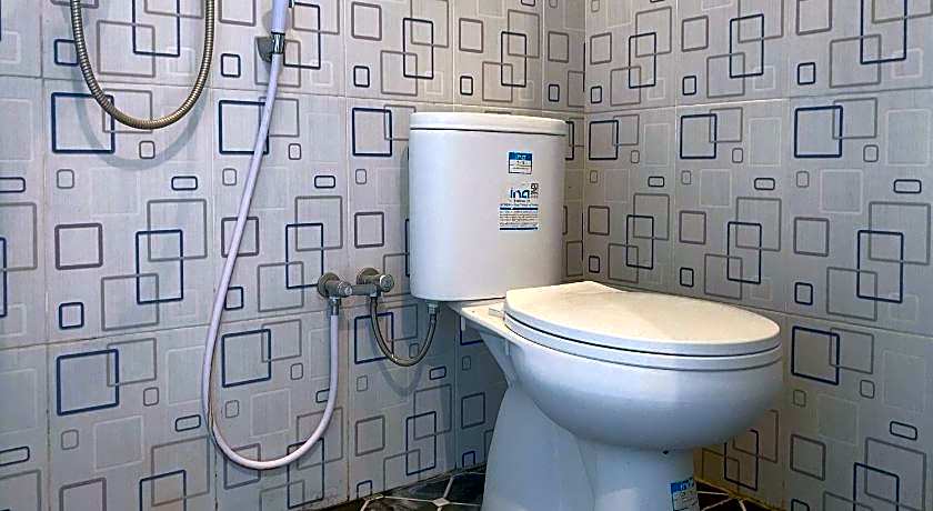 Duta Elite Kostel Syariah near RSUD Caruban Mitra RedDoorz