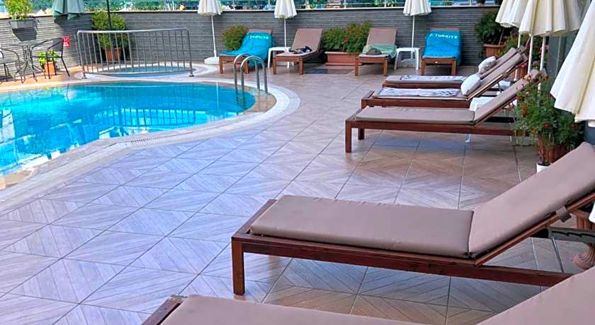 Cleopatra King Apart