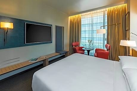 King Room with Roll-In Shower - Disability Access