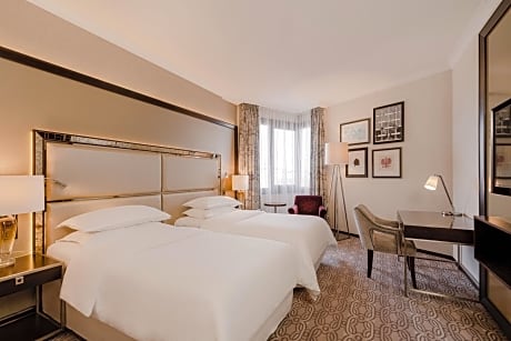 Premium Room, Club lounge access, Guest room, 2 Twin, Wawel or Vistula view