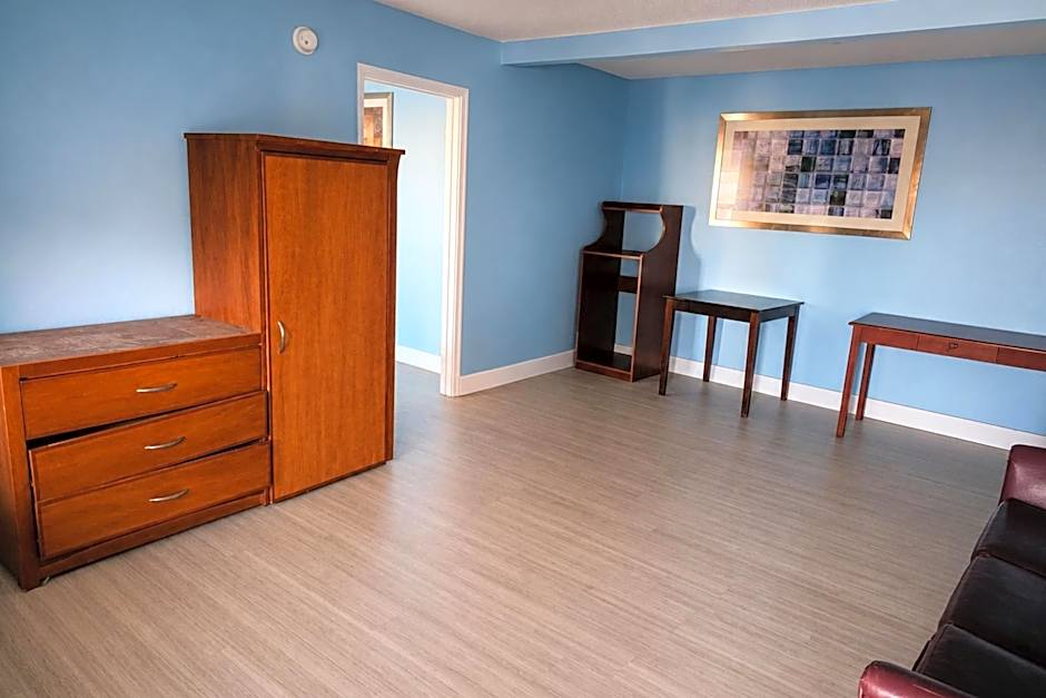 Blue Way Inn & Suites Wichita East