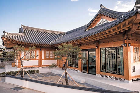 Gyeongju Cheomseonggwan Hanok Stay