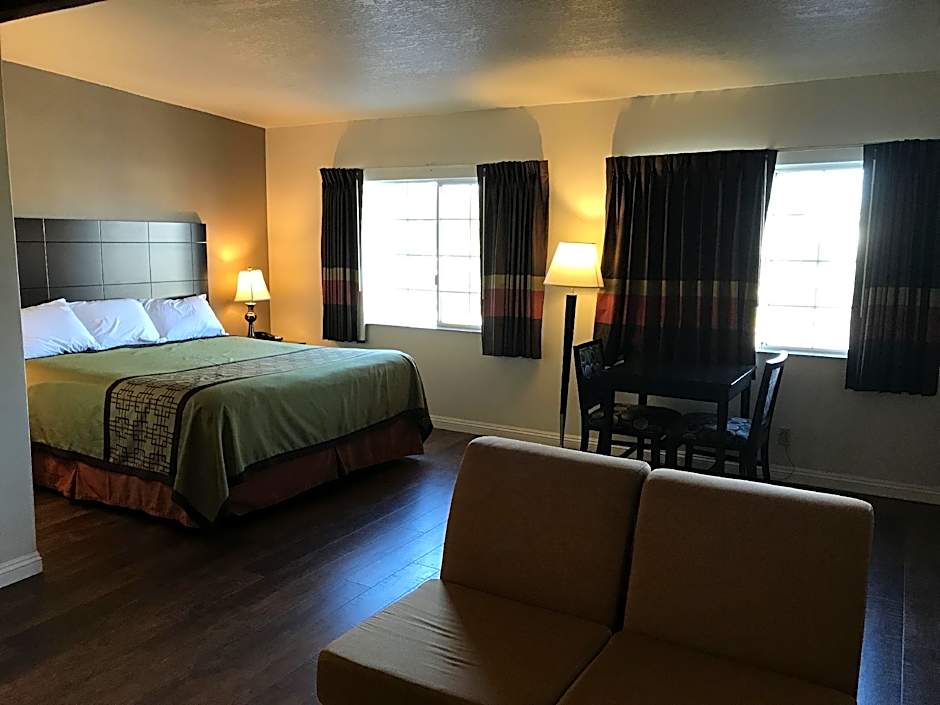 Manhattan Inn & Suites