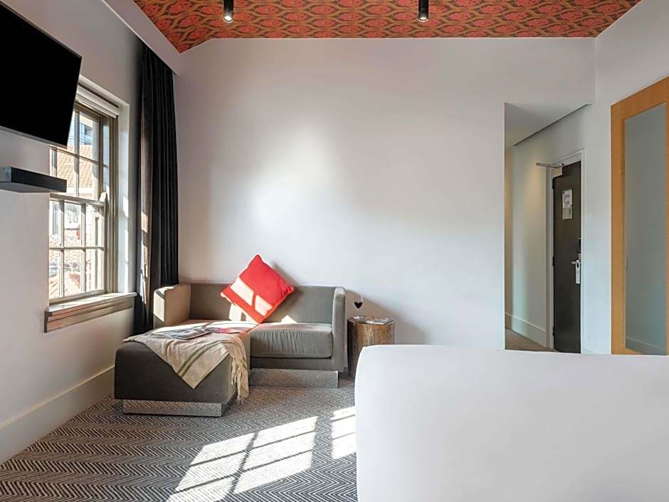 Peppers Gallery Hotel