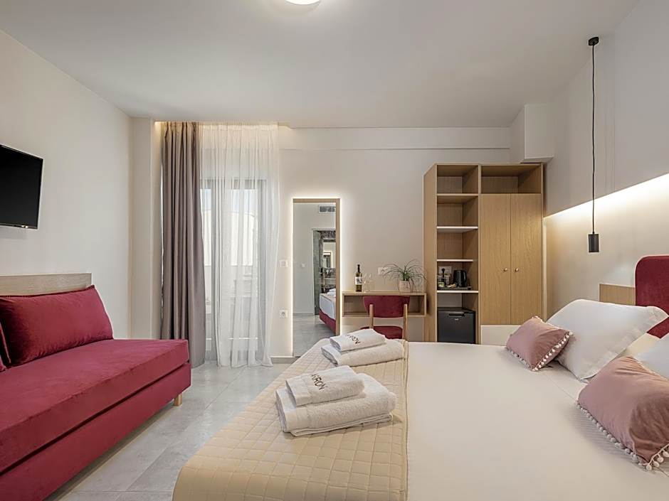 Miss Marrone City Hotel