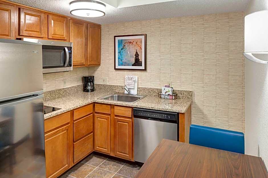 Residence Inn by Marriott Kansas City Country Club Plaza