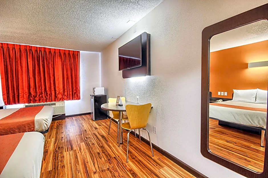 Motel 6-Columbus, OH - West