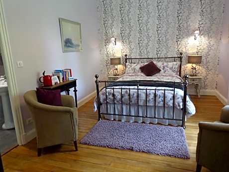 Deluxe Double Room with Bath and Shower