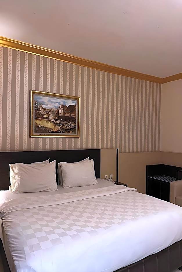 Hotel 88 Diponegoro-Jember by WH