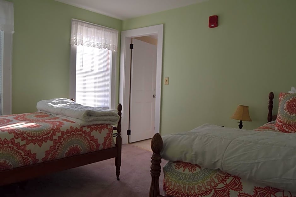 The New Hampshire Mountain Inn