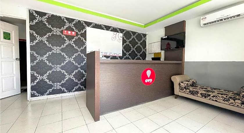 OYO 90324 Muar Station Hotel