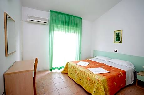 One-Bedroom Apartment with Balcony (4 Adults)