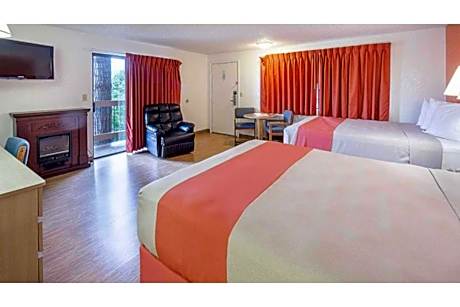 Deluxe Queen Room with Two Queen Beds - Non-Smoking