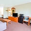 Super 8 by Wyndham Waverly