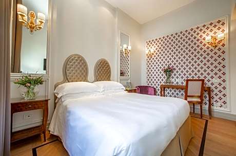 Classic Double or Twin Room with Lake View