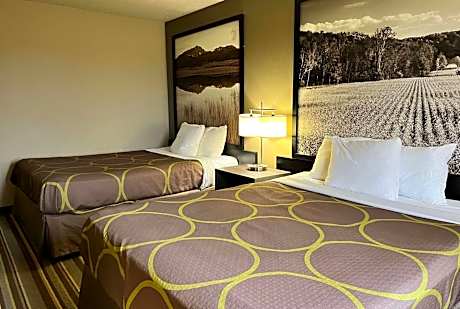 Queen Room with Two Queen Beds - Non-Smoking