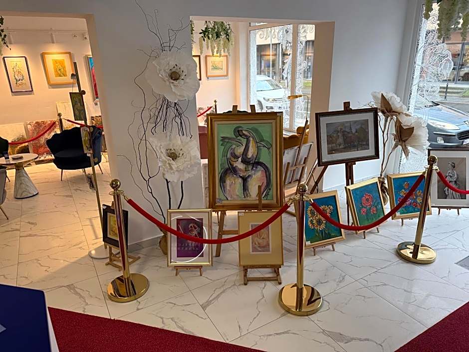 La Luna Premium Deluxe Apartment with Pool & Jacuzzi, Bikes and Covered Parking