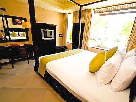 Iyara Beach Hotel and Plaza