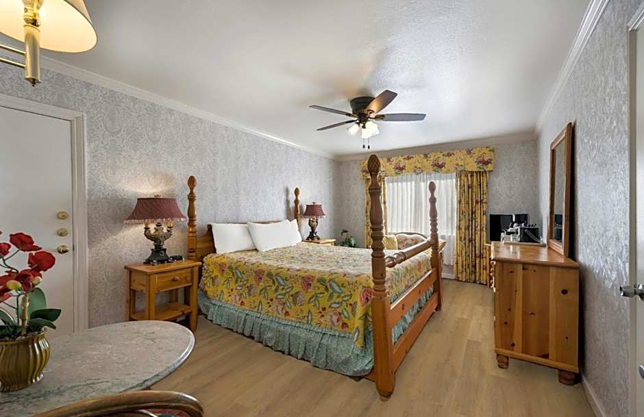 Carmel Inn & Suites