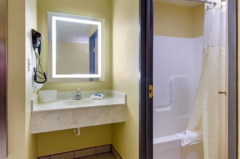 Americas Best Value Inn & Suites