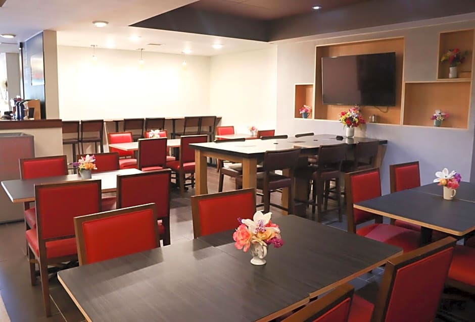 Holiday Inn Express Cedar Rapids - Collins Road By IHG