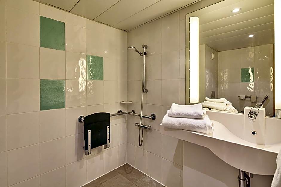 B&B HOTEL Cergy Port 4 étoiles