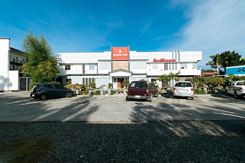 RedDoorz Plus @ Jollydays Hotel Nueva Ecija